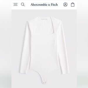 The A&F Ava Long-Sleeve Sculpt Matte Bodysuit
Cream, Size small